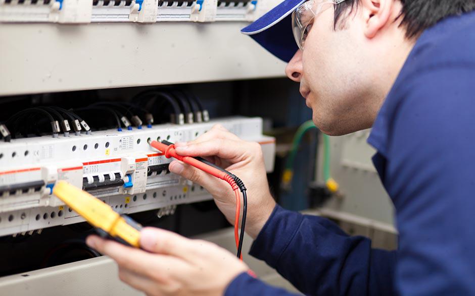 électricien de maintenance Saint-Arnoult-en-Yvelines